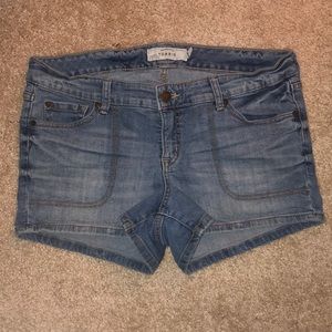 Sale! Torrid Stretch Shorts 🏝